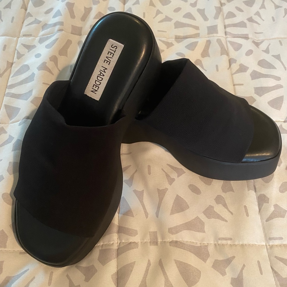 Steve Madden slinky30 black sandals wedges